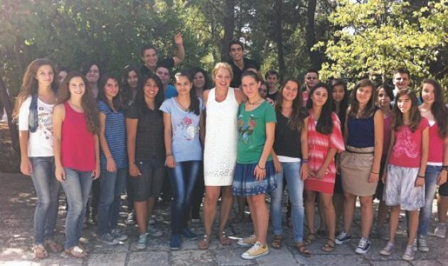 Δες τις πρώτες γυναίκες που γράφτηκαν σε εκκλησιαστική σχολή στην Ελλάδα