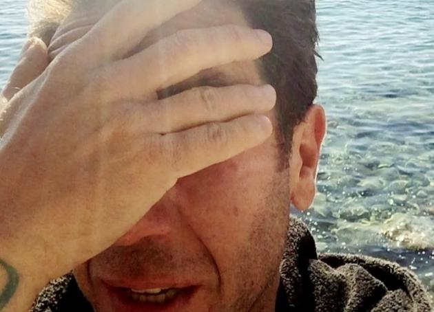 Γιώργος Μαζωνάκης: Βγήκε από την… θάλασσα και μας ευχήθηκε καλό μήνα! Βίντεο
