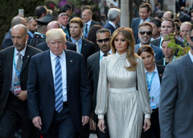 Υπέρλαμπρη Μελάνια φτιαγμένη από… ασήμι! Χέρι – Χέρι με τον Τραμπ [pics]