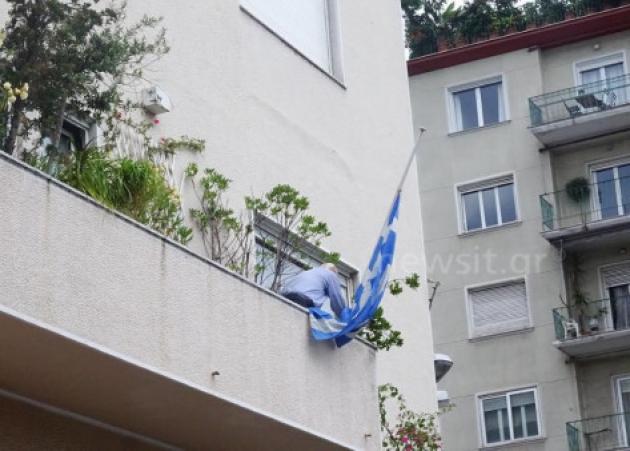 Κωνσταντίνος Μητσοτάκης: “Αντίο Πρόεδρε” – Μεσίστια η ελληνική σημαία στο σπίτι του επίτιμου