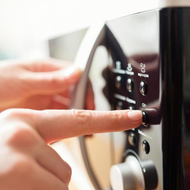 Ζεσταίνεις λάθος το φαγητό στο φούρνο μικροκυμάτων! Δες ποιος είναι ο σωστός τρόπος!