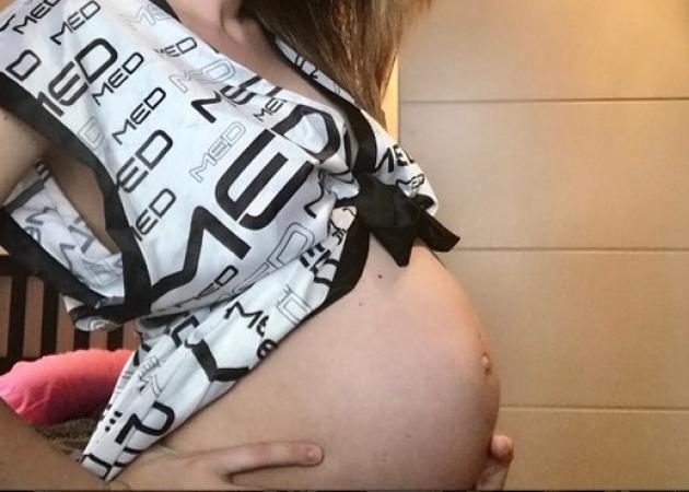 Διάσημη Ελληνίδα, ποζάρει στον 8ο μήνα της εγκυμοσύνης της!