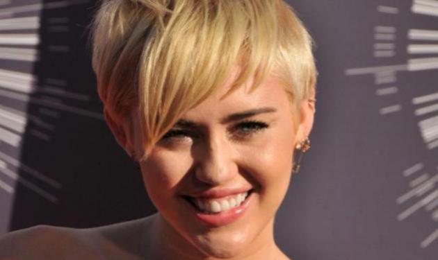 Miley Cyrus: Ο τραυματισμός της και η selfie φωτογραφία μέσα από το νοσοκομείο