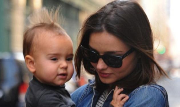 H Miranda Kerr βόλτα με τον 14 μηνών γιο της στη Νέα Υόρκη