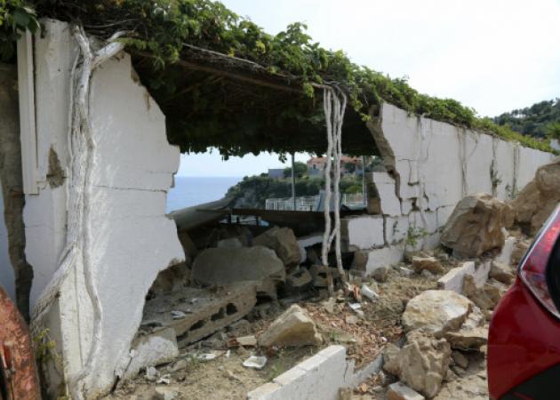 Σεισμός Μυτιλήνη: Νεκρή ανασύρθηκε από τα ερείπια η 45χρονη που είχε εγκλωβιστεί!