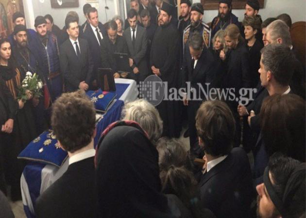 Κωνσταντίνος Μητσοτάκης: Κοσμοσυρροή στην εκκλησία Αγία Μαγδαληνή των Χανίων – Σε λαϊκό προσκύνημα η σορός του