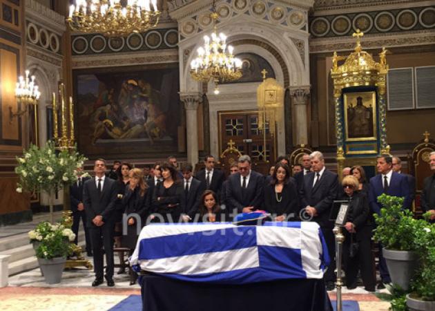 Κωνσταντίνος Μητσοτάκης: Το τελευταίο αντίο στον τελευταίο των μεγάλων – Συγκλονίζει η Ντόρα Μπακογιάννη