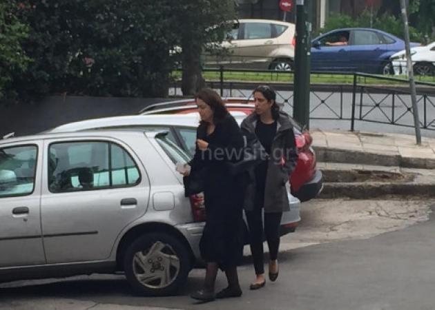 Κωνσταντίνος Μητσοτάκης: “Αντίο Πρόεδρε” – Συντετριμμένοι συγγενείς και φίλοι στο σπίτι του επίτιμου