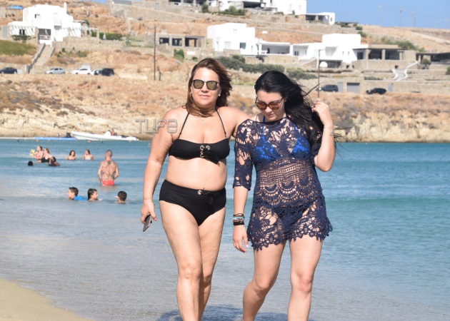 Δέσποινα Μοιραράκη: Διακοπές με την κόρη του συζύγου της στη Μύκονο! Φωτογραφίες