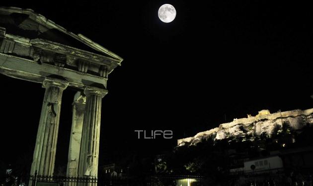 Φωτορεπορτάζ: Η βόλτα του TLIFE στις γειτονιές της Αθήνας με την Πανσέληνο!