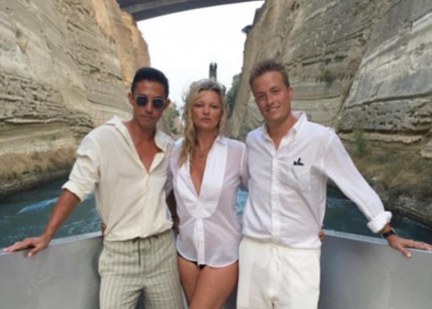 Kate Moss: Διακοπές στην Ελλάδα με πολυτελές γιοτ και… τον 29χρονο κούκλο φίλο της!