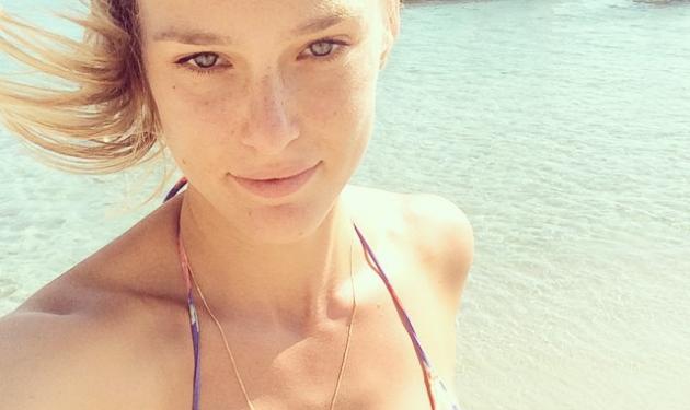 Bar Refaeli: Διακοπές με τον σύντροφό της στη Μύκονο!