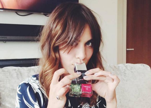 Η Alexa Chung είναι το νέο πρόσωπο της Nails Inc!