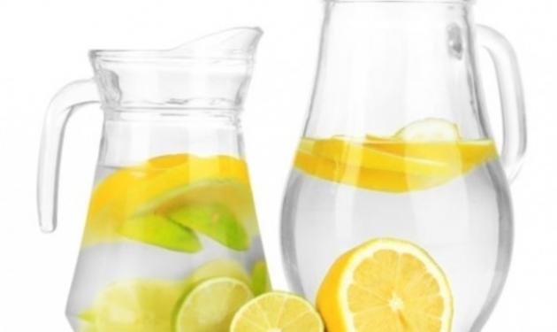 6 σημαντικοί λόγοι που πρέπει να ξεκινήσεις τη μέρα πίνοντας νερό με λεμόνι!