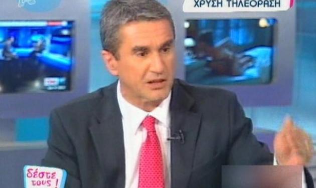 Ο Ανδρέας Λοβέρδος μιλούσε στη ΝΕΤ και στην οθόνη πίσω του έπαιζε αισθησιακή ταινία!