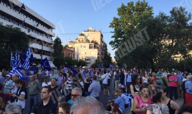 Δημοψήφισμα: Πλήθος κόσμου στις συγκεντρώσεις για το ΝΑΙ και το ΟΧΙ