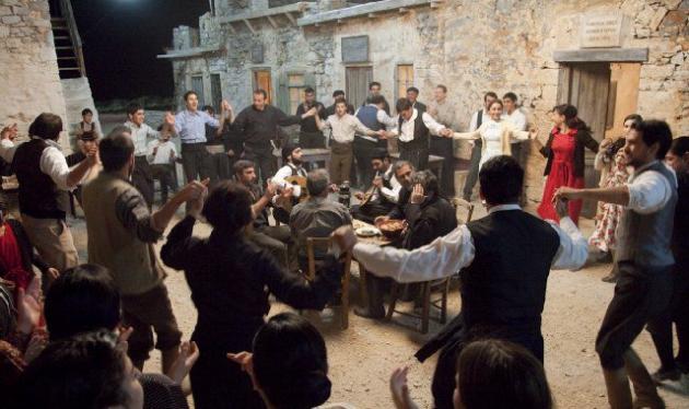 Έκαναν πλιάτσικο στα σκηνικά του «Νησιού»! | tlife.gr Έκαναν πλιάτσικο στα σκηνικά του «Νησιού»! | tlife.gr