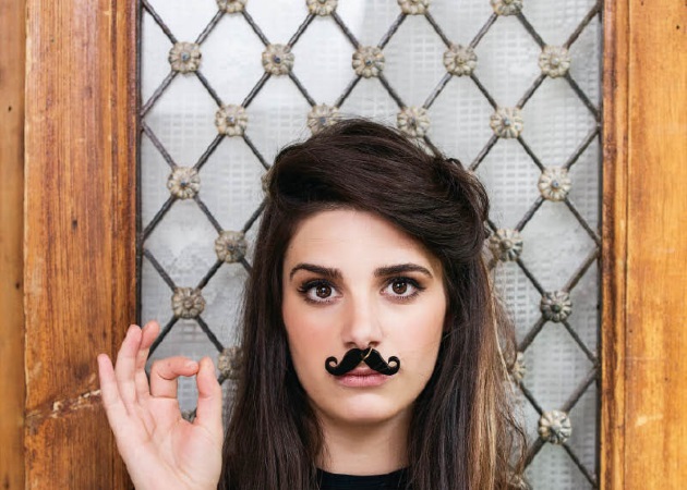 Η Νωαίνα από το X Factor ποζάρει χωρίς το μουστάκι της και εξομολογείται την αλήθεια της