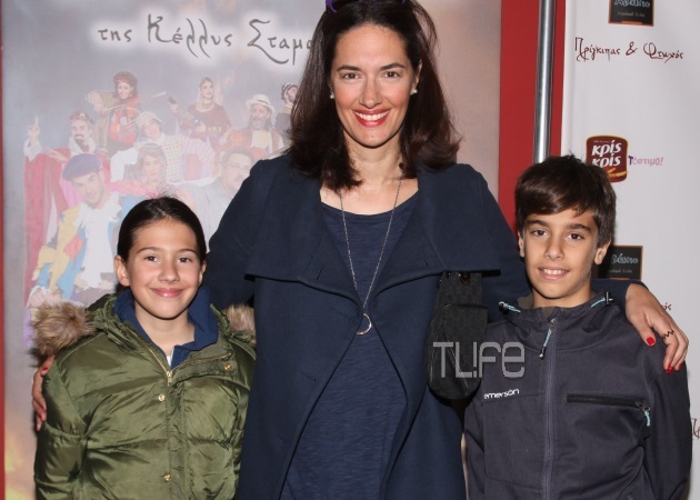 Νόνη Δούνια: Στο θέατρο με τα παιδιά της για καλό σκοπό!