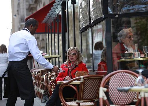Η Ντίνα Νικολάου, μας συστήνει την γειτονιά της στο Παρίσι! [pics]