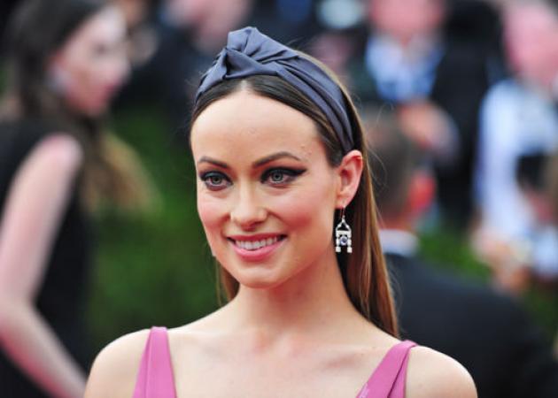 Το πρώτο άρωμα της Olivia Wilde είναι ένα άρωμα που έχουμε φορέσει όλες! Μαντεύεις ποιο;