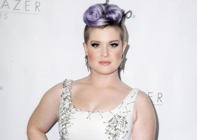 Kelly Osbourne: Έκανε τατουάζ στο κεφάλι στη μνήμη των θυμάτων του Ορλάντο