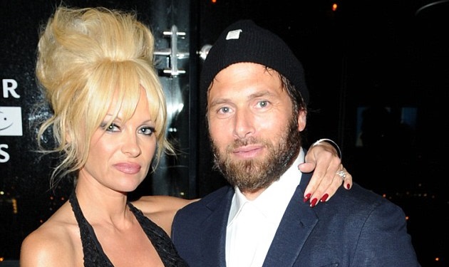 Διαζύγιο βόμβα στο Χόλιγουντ! Τρίτο διαζύγιο για την Pamela Anderson