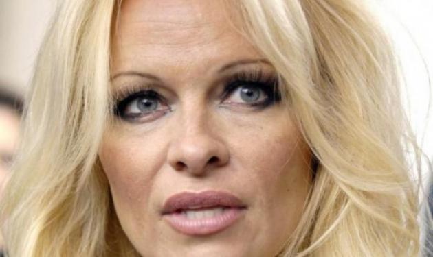 Συγκλονίζει η Pamela Anderson – Την βίασαν επτά αγόρια στην εφηβεία της!