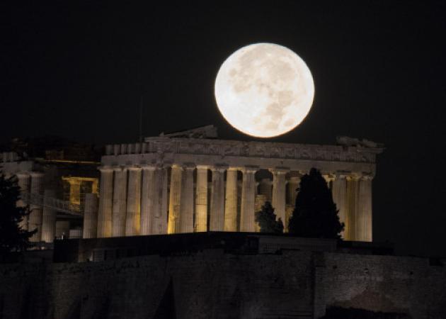 Πανσέληνος: Εντυπωσιακές εικόνες από το “σούπερ” φεγγάρι! [pics]