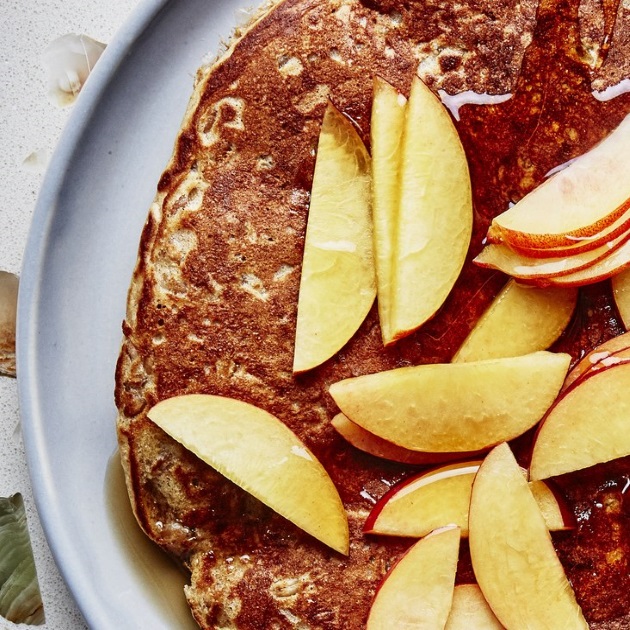 Pancakes ολικής άλεσης με ροδάκινα