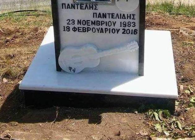 Παντελής Παντελίδης: Οι θαυμαστές του, τού έφτιαξαν εικονοστάσι στο σημείο που σκοτώθηκε!