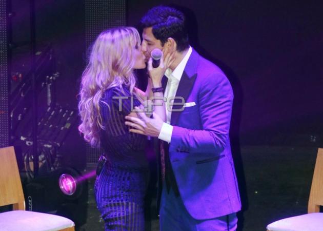 Σάκης Ρουβάς: Φίλησε στο στόμα την Πάολα, πάνω στην πίστα!