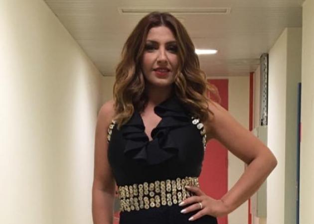 X Factor – Ημιτελικός: Η άτυχη στιγμή της Έλενας Παπαρίζου! Πάτησε το φόρεμά της και…