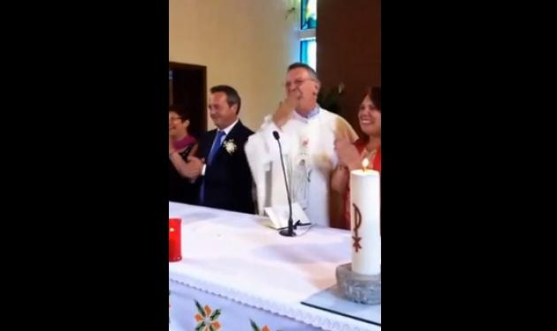 Ρωμαιοκαθολικός ιερέας μετέτρεψε γάμο σε… πάρτυ!