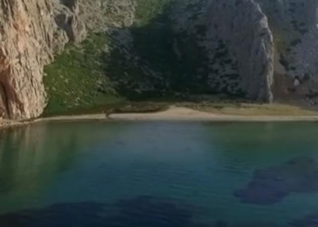 Αιτωλοακαρνανία: Η παραλία με τα κρυστάλλινα νερά που γνωρίζουν και επισκέπτονται λίγοι – Δες το βίντεο!