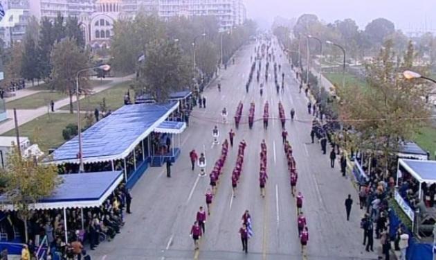 Χαμένη στην ομίχλη η παρέλαση της Θεσσαλονίκης – Πέταξαν τα μαχητικά αλλά δεν τα είδε κανείς!