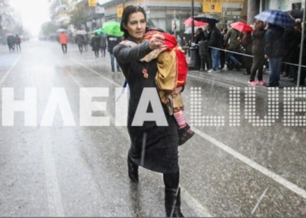 Πύργος: Ξέσπασε στο facebook ο σύζυγος της μάνας που έκανε παρέλαση με το παιδί της