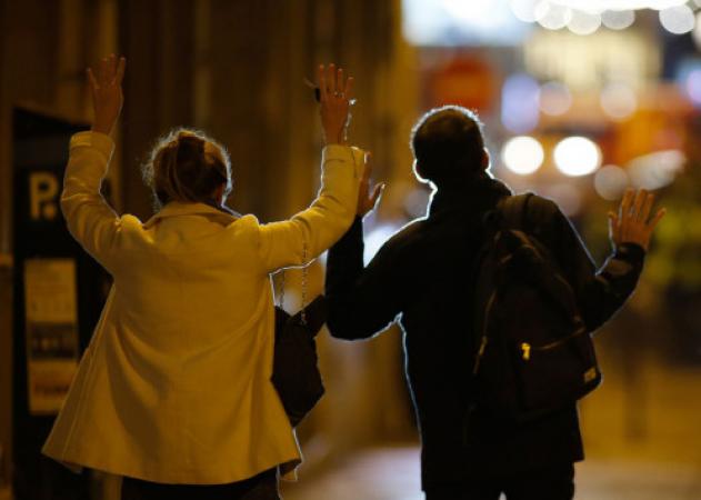 Τρόμος στο Παρίσι! Τζιχαντιστές γάζωσαν αστυνομικούς στη Champs Elysees – Η στιγμή των πυροβολισμών!