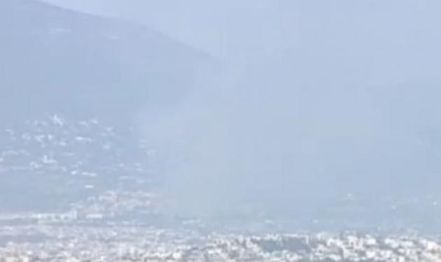 Πάρνηθα: Ξέσπασε φωτιά στους πρόποδες του βουνού – Καίει κοντά σε σπίτια στο Μενίδι