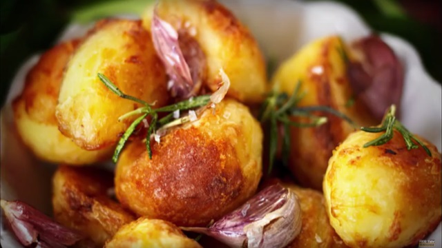 Oι τέλειες πατάτες του Jamie Oliver για το εορταστικό σου τραπέζι!