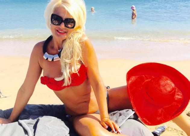 Μαρίνα Πατούλη: Εντυπωσιακή και στην παραλία! Φωτογραφίες από τις διακοπές της σε Πάρο και Αντίπαρο!