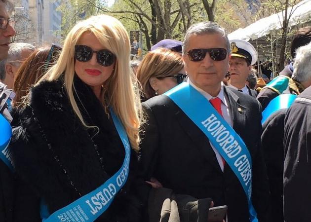 Μαρίνα Πατούλη: Έκανε παρέλαση στην Αμερική με τον σύζυγό της! Φωτογραφίες