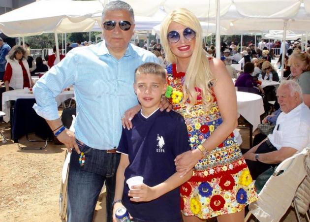 Γιώργος Πατούλης: Το Πάσχα με την σύζυγο και τους δημότες και το χάδι της μητέρας του