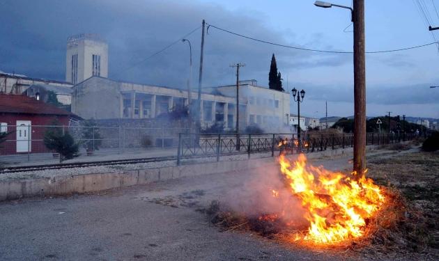 Δεύτερη νύχτα “πολέμου” στην Πάτρα – “Βροχή” από μολότοφ και δακρυγόνα