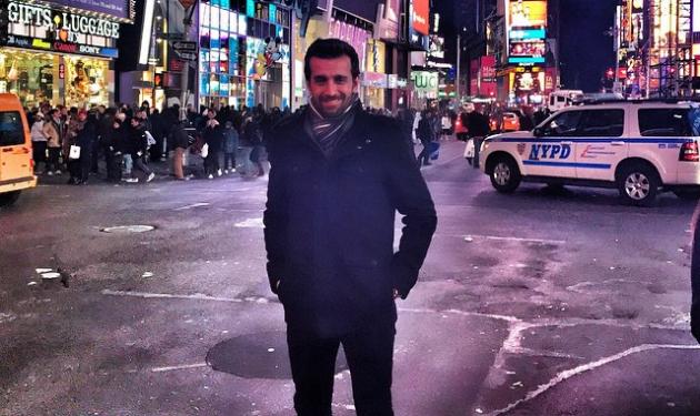 Θάνος Πετρέλης: Μας ταξιδεύει στην Times Square της Νέας Υόρκης! Βίντεο