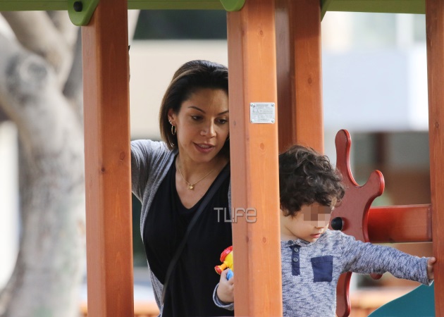 Μαριάντα Πιερίδη: Στην παιδική χαρά με το γιο της! Φωτογραφίες