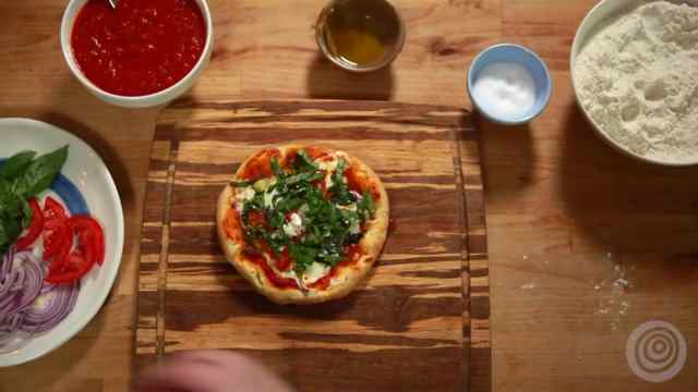 Πώς να φτιάξεις σπιτική ζύμη για πίτσα βήμα-βήμα!