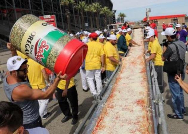 Αυτή είναι η μεγαλύτερη πίτσα του κόσμου! [pics]