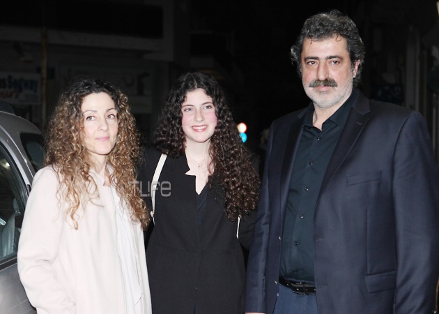 Παύλος Πολάκης: Στο θέατρο με τη σύζυγο και την κόρη του [pics]