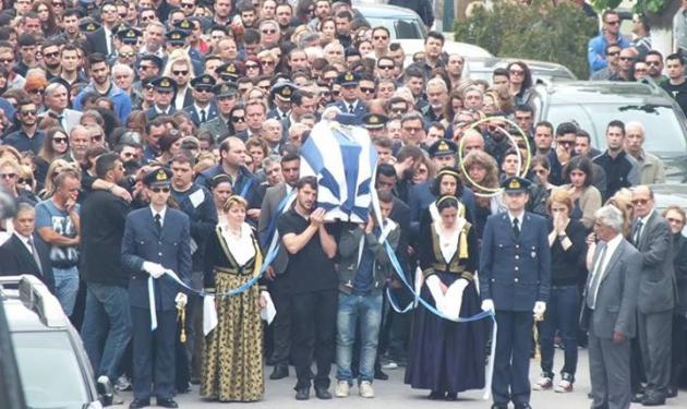 Θρήνος στην Κεφαλονιά.To σπαρακτικό τελευταίο αντίο στην Άννα Πολλάτου.